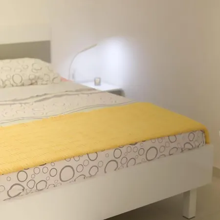 Madi Biograd Na Moru